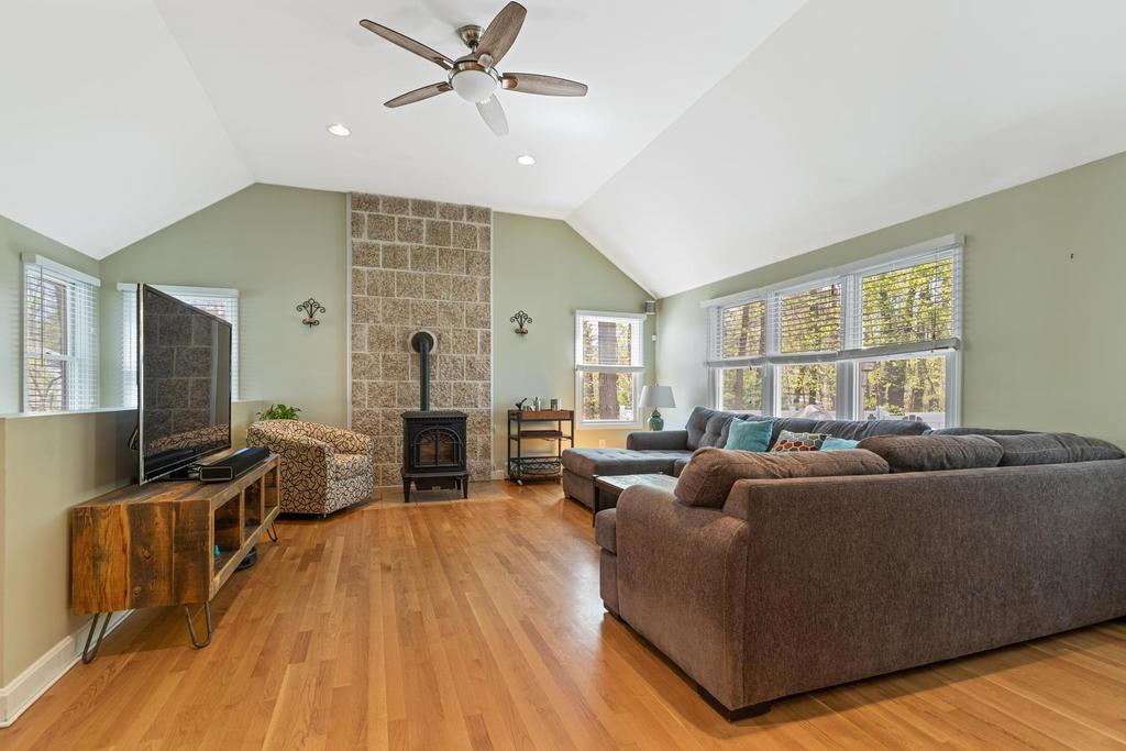 22 Whittier Road Reading, MA 01867 - Photo 14 of 32 Gallery Image 14