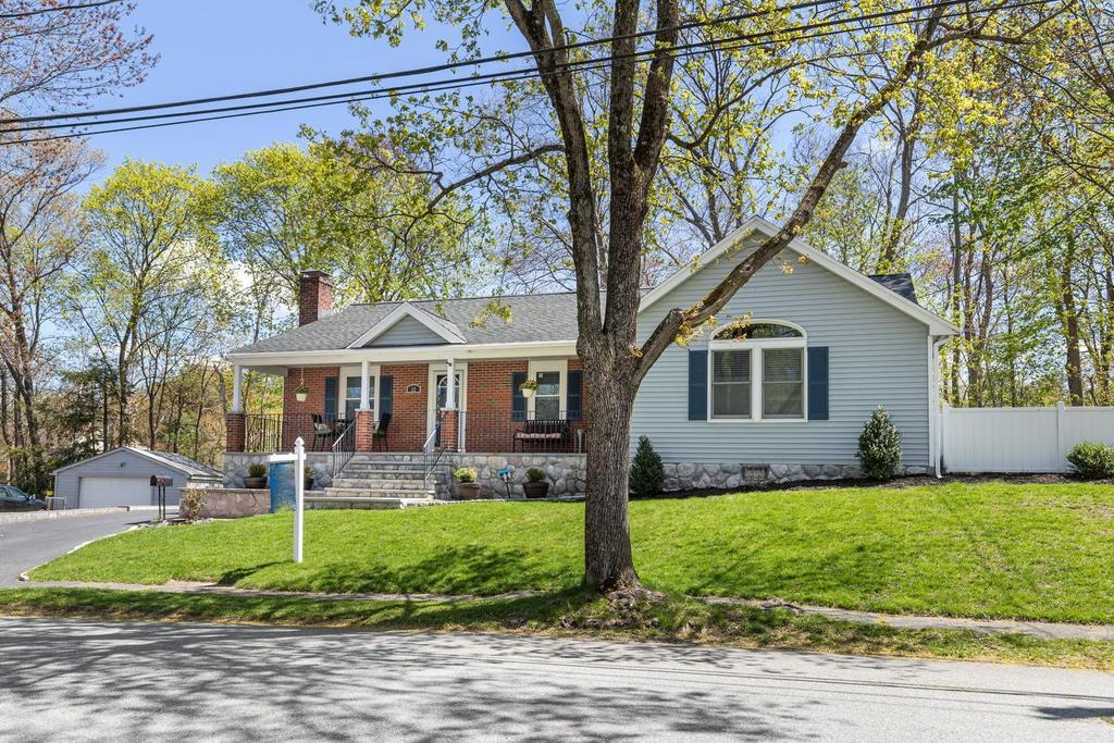 22 Whittier Road Reading, MA 01867 - Photo 3 of 32 Gallery Image 3