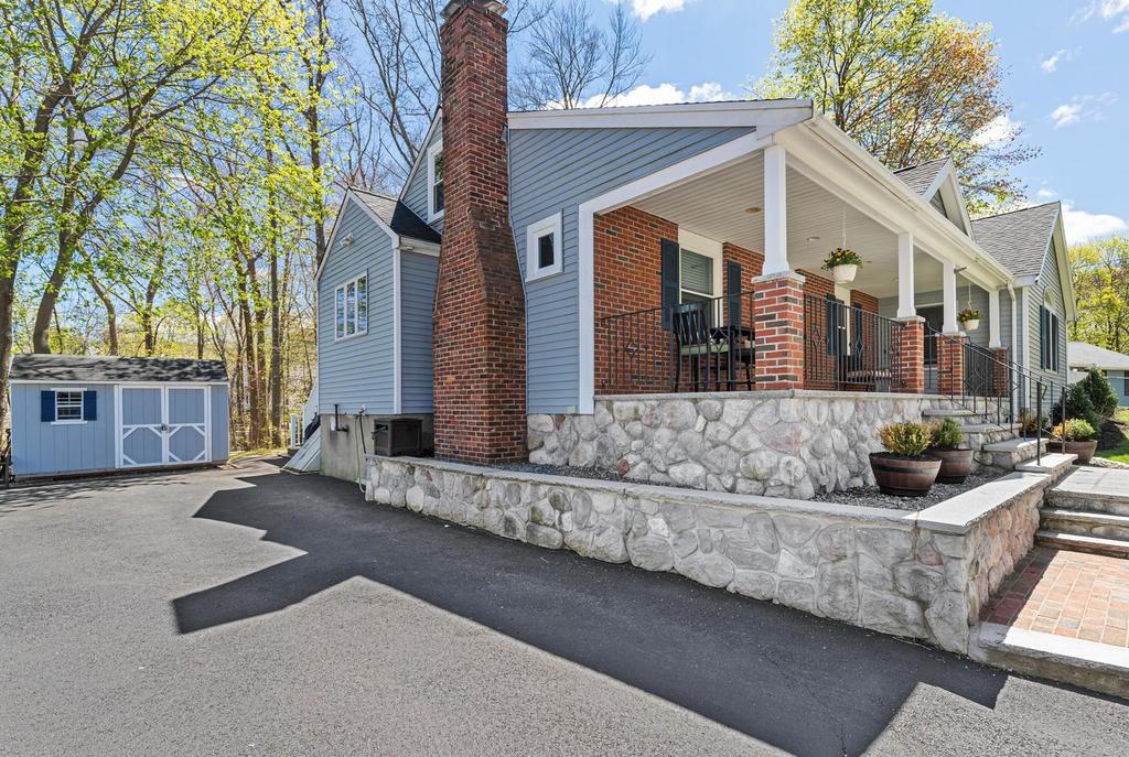 22 Whittier Road Reading, MA 01867 - Photo 4 of 32 Gallery Image 4