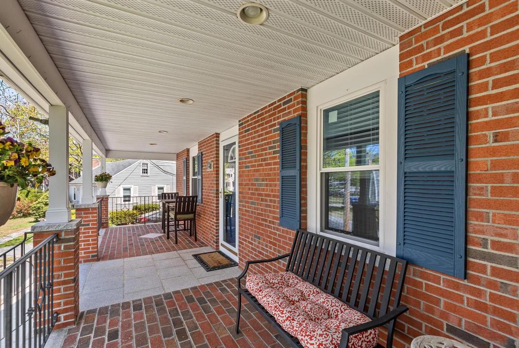 22 Whittier Road Reading, MA 01867 - Photo 5 of 32 Gallery Image 5