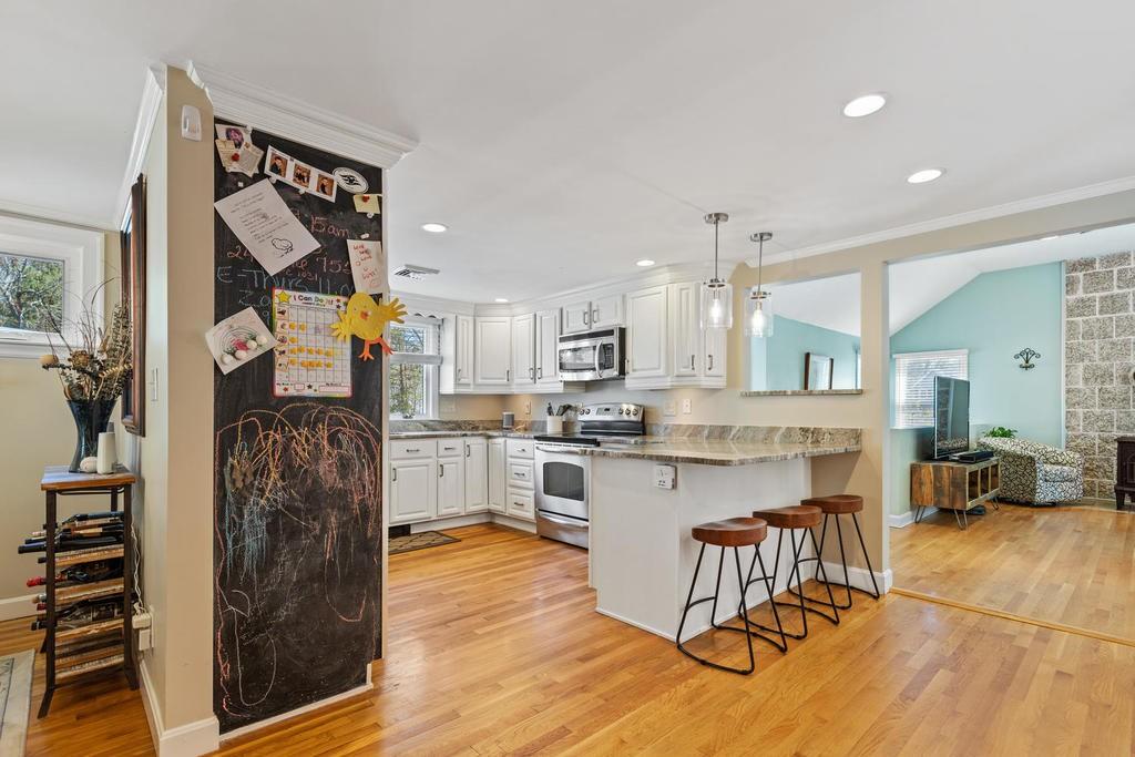22 Whittier Road Reading, MA 01867 - Photo 8 of 32 Gallery Image 8