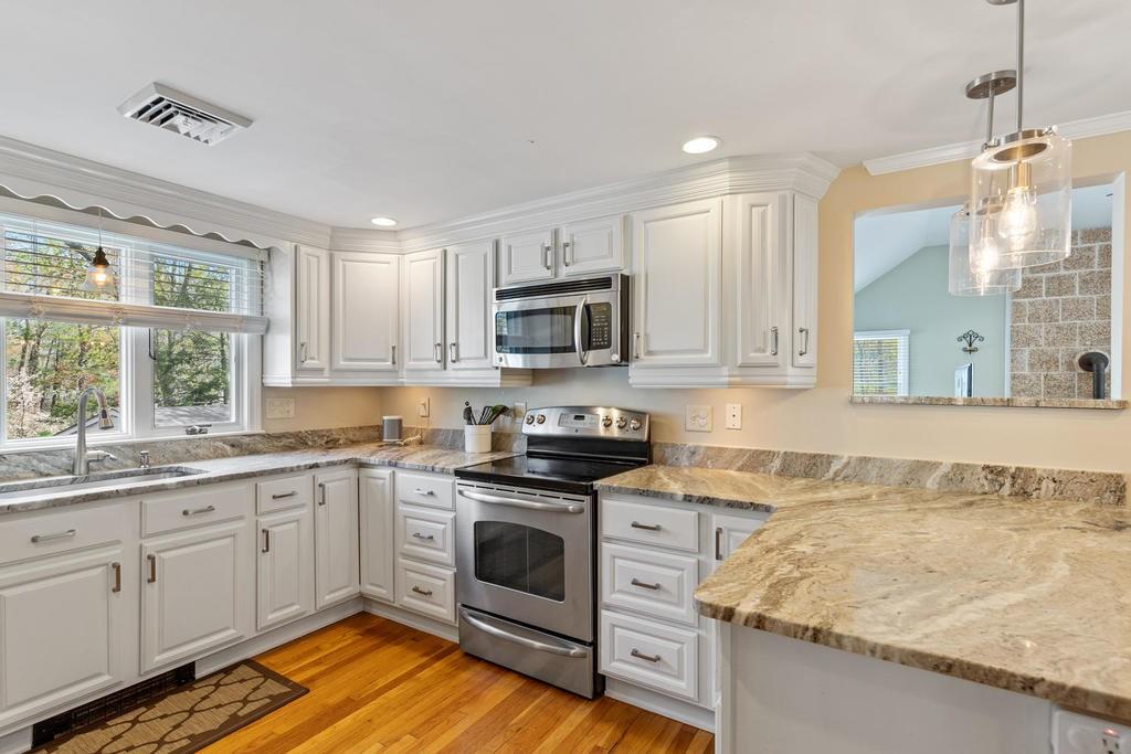 22 Whittier Road Reading, MA 01867 - Photo 10 of 32 Gallery Image 10