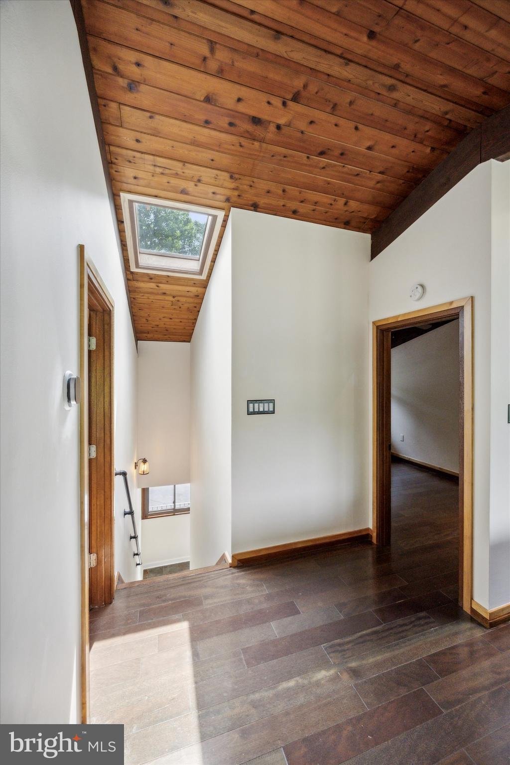 304 River Road Gladwyne, PA 19035 - Photo 22 of 64 2nd Floor hall