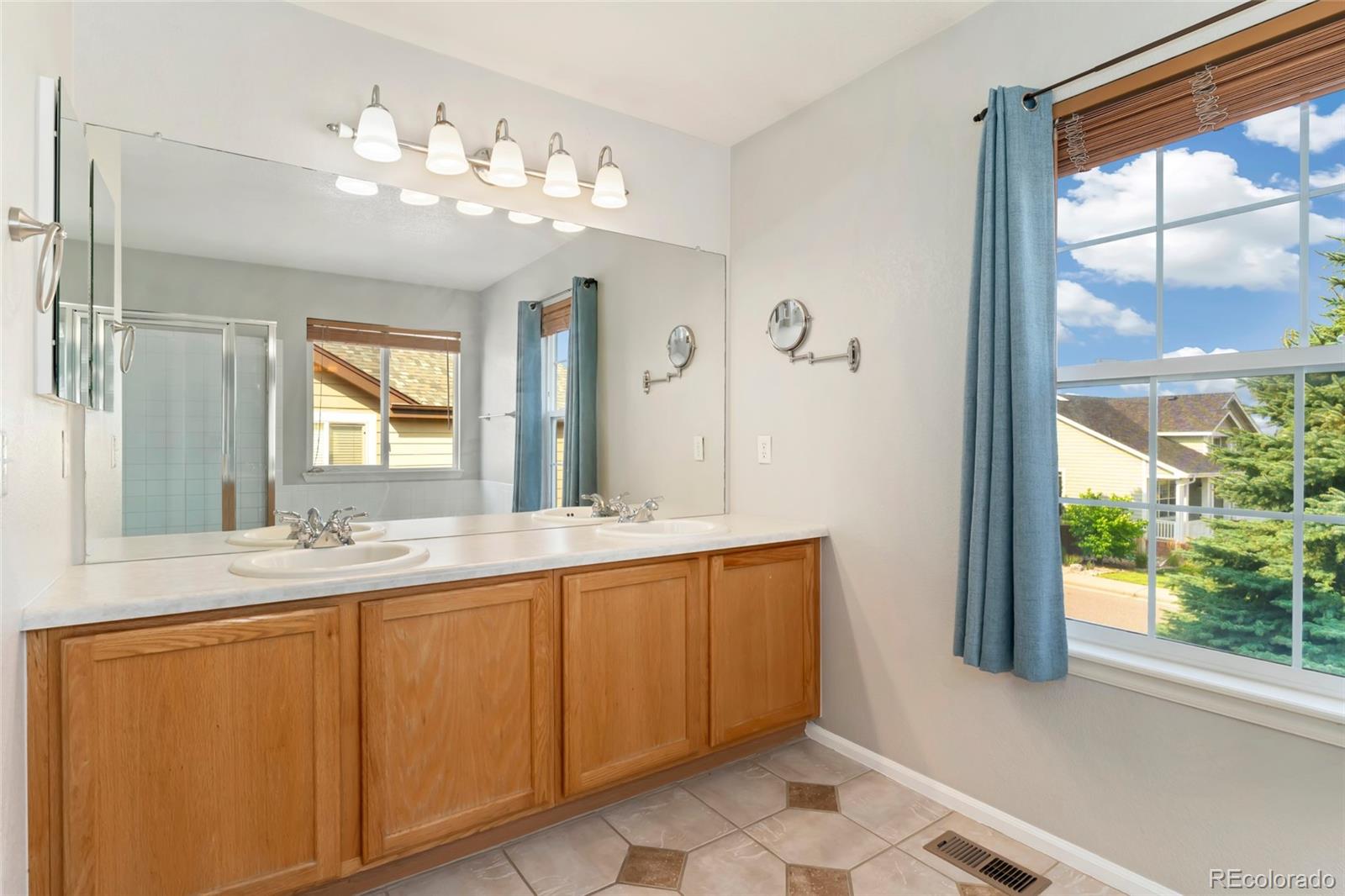 3462 Foxridge Trail Highlands Ranch, CO 80126 - Photo 18 of 35 Gallery Image 18
