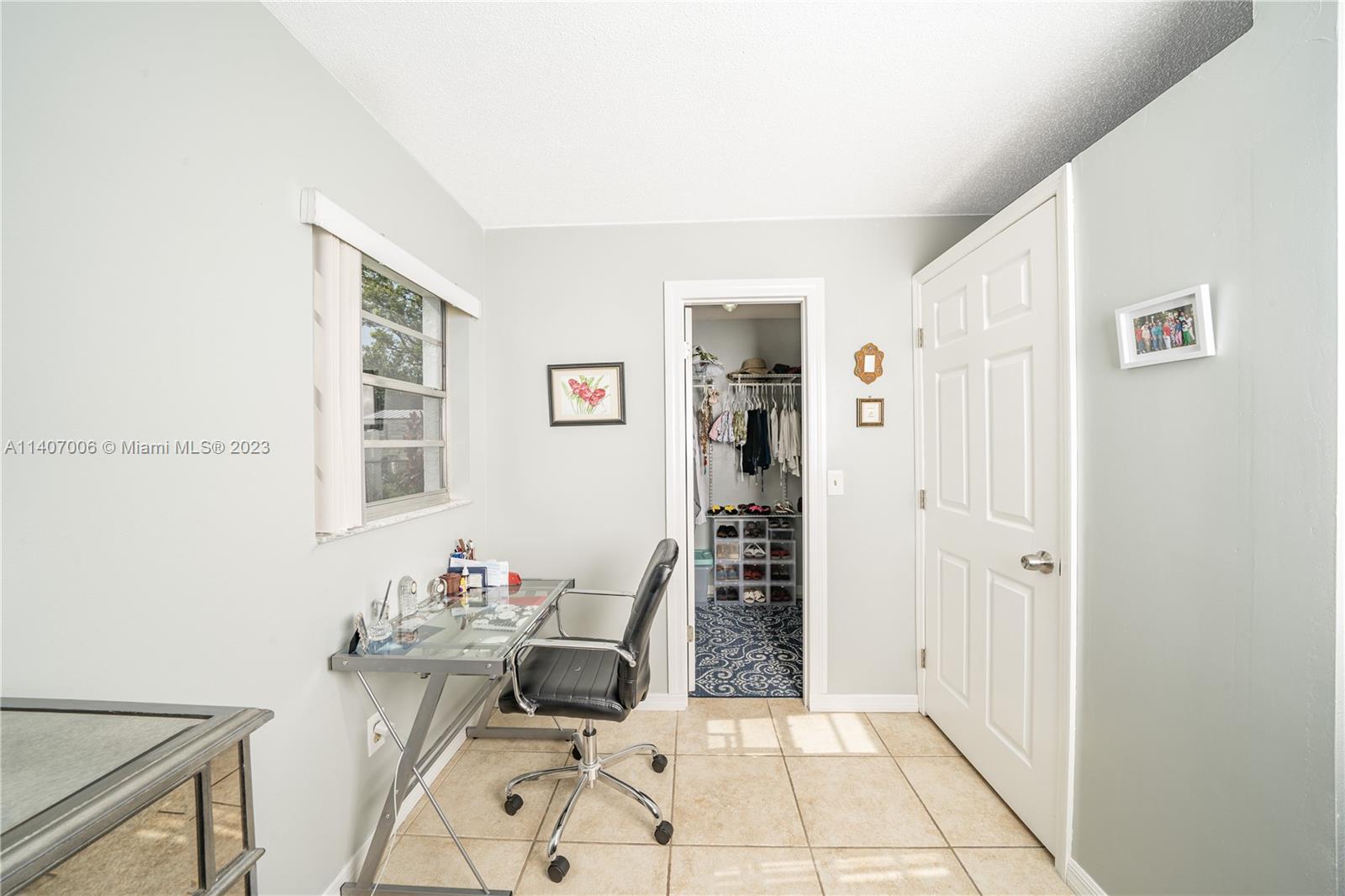 2403 Pasco Drive Sebring, FL 33870 - Photo 13 of 36 a view of a livingroom with furniture and window