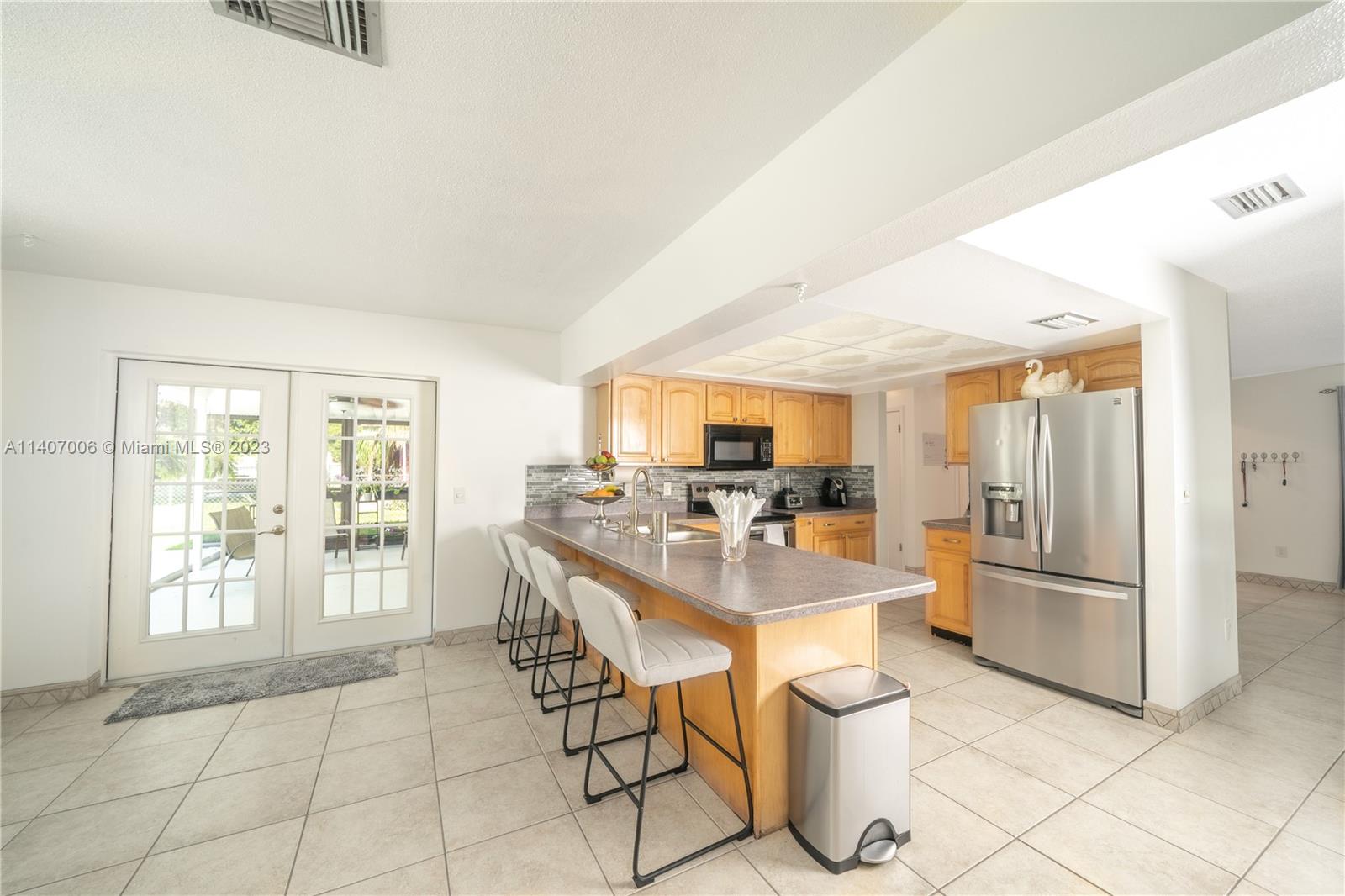 2403 Pasco Drive Sebring, FL 33870 - Photo 29 of 36 a room with a washing machine and sink