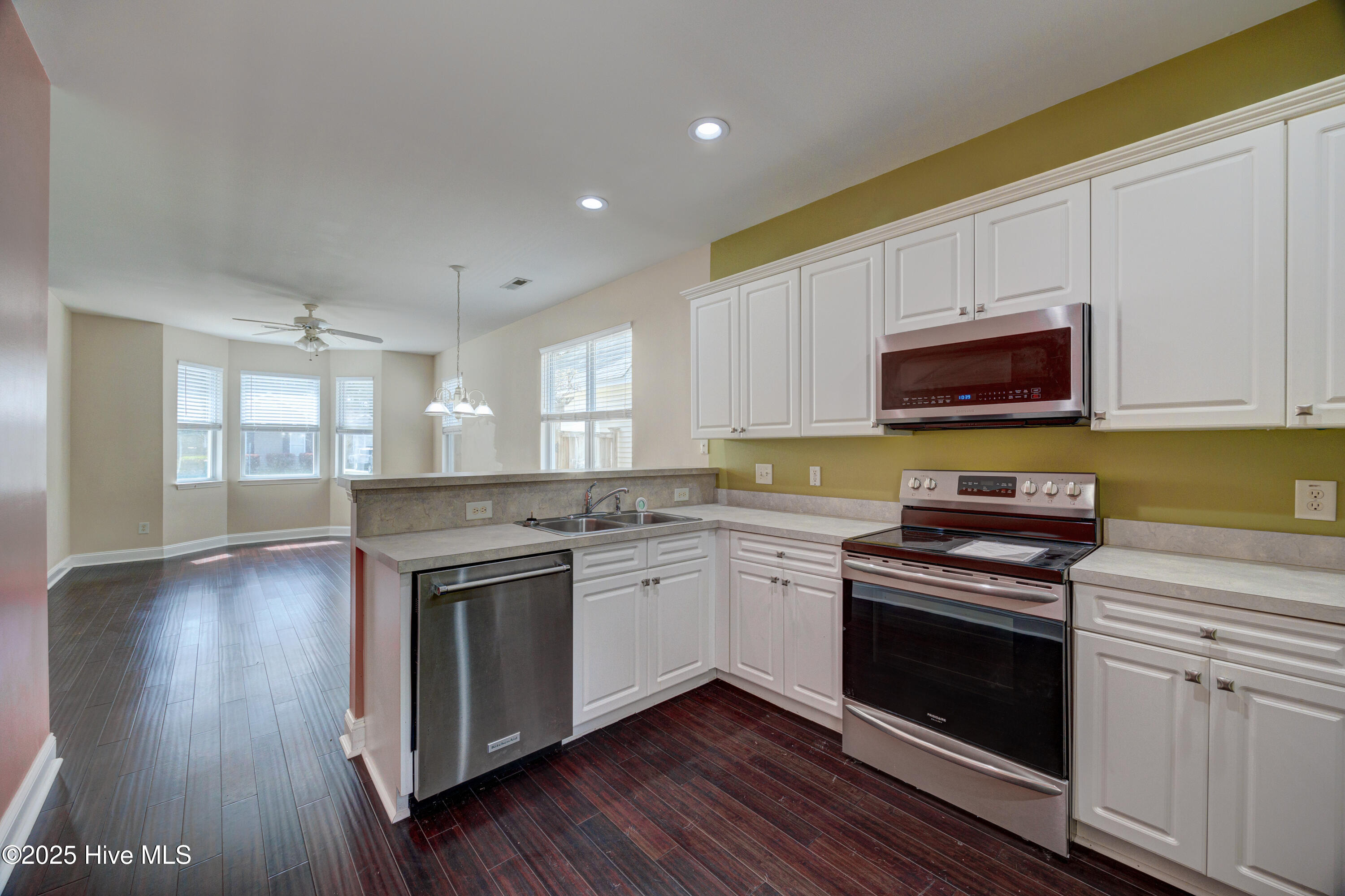 9394 Night Harbor Drive Leland, NC 28451 - Photo 4 of 32 9394NightHarborDrive(19)