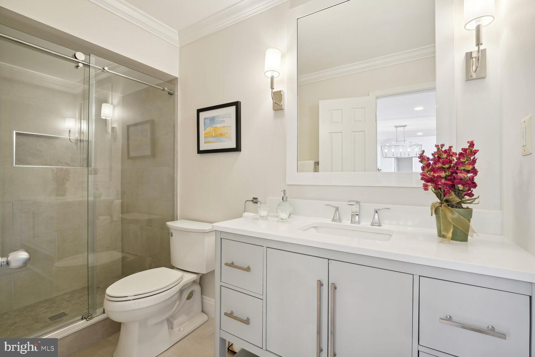 10511 South Glen Road Potomac, MD 20854 - Photo 24 of 44 Guest En Suite Full Bath #3