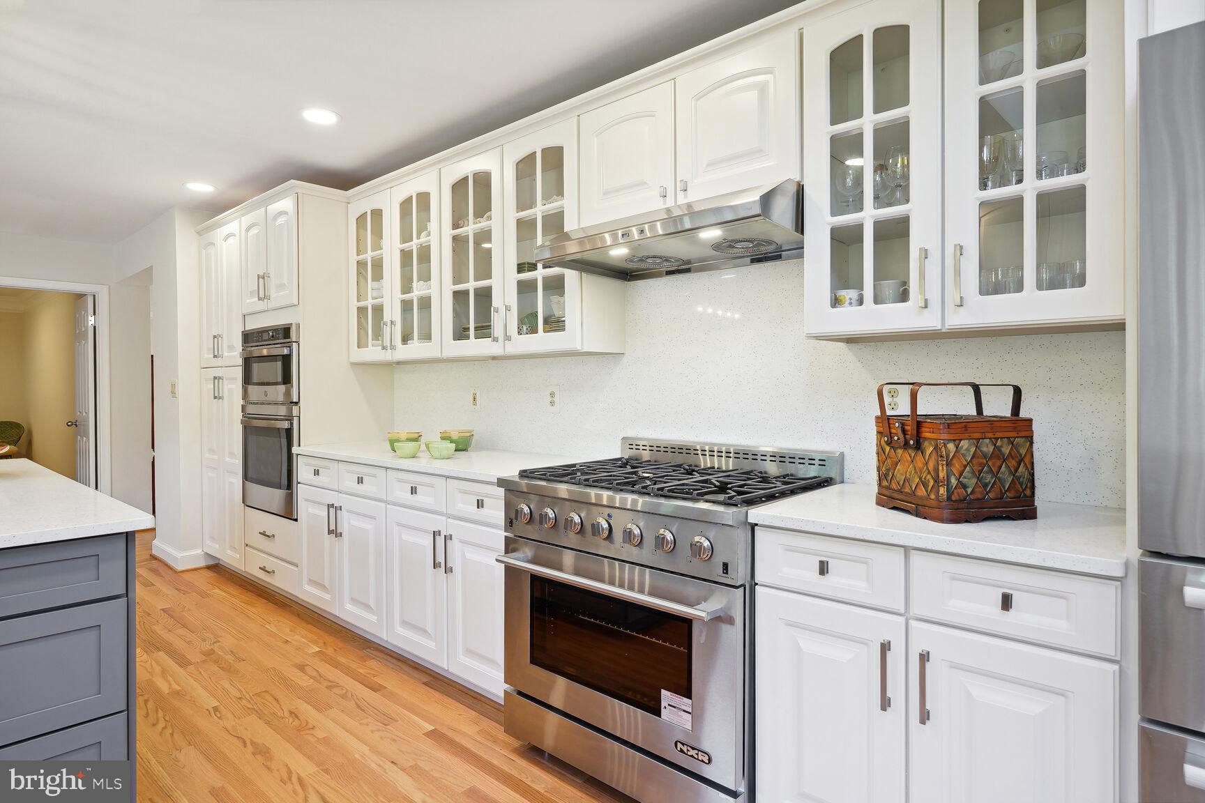 10511 South Glen Road Potomac, MD 20854 - Photo 7 of 44 Stainless Steel Appliances