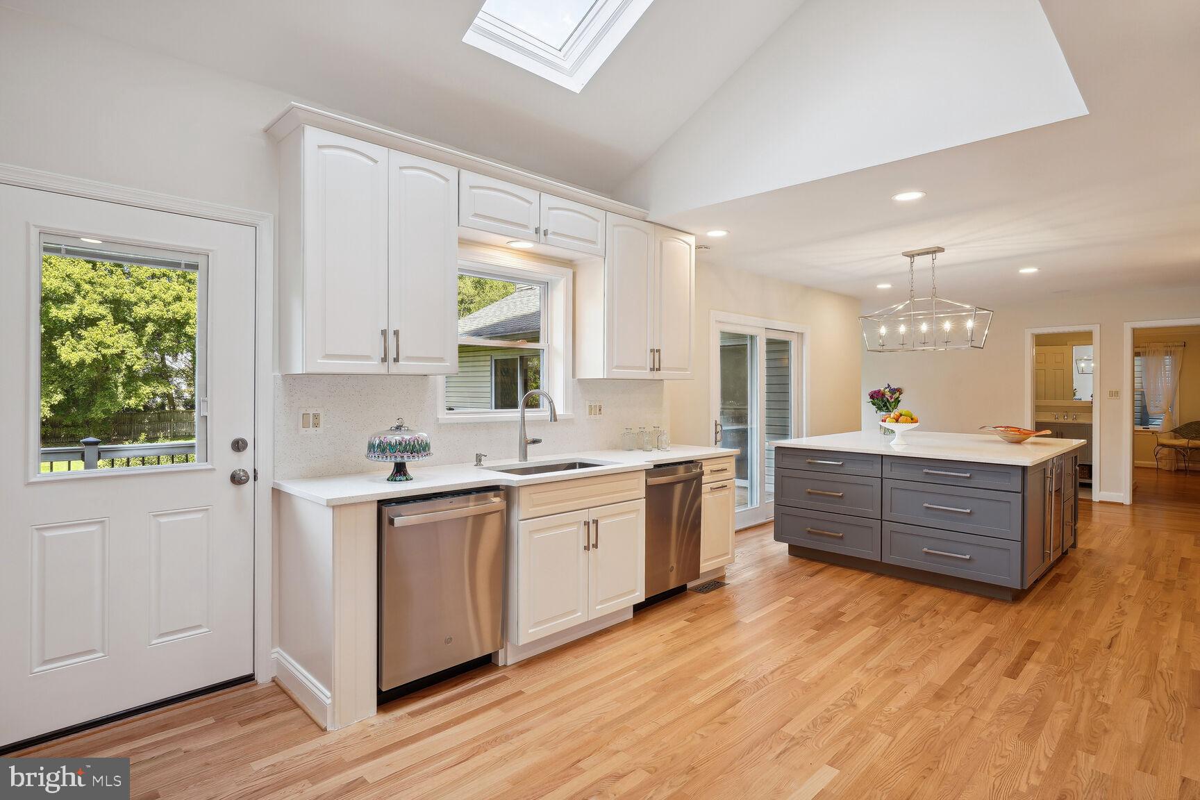 10511 South Glen Road Potomac, MD 20854 - Photo 8 of 44 Vaulted Ceiling with Skylights