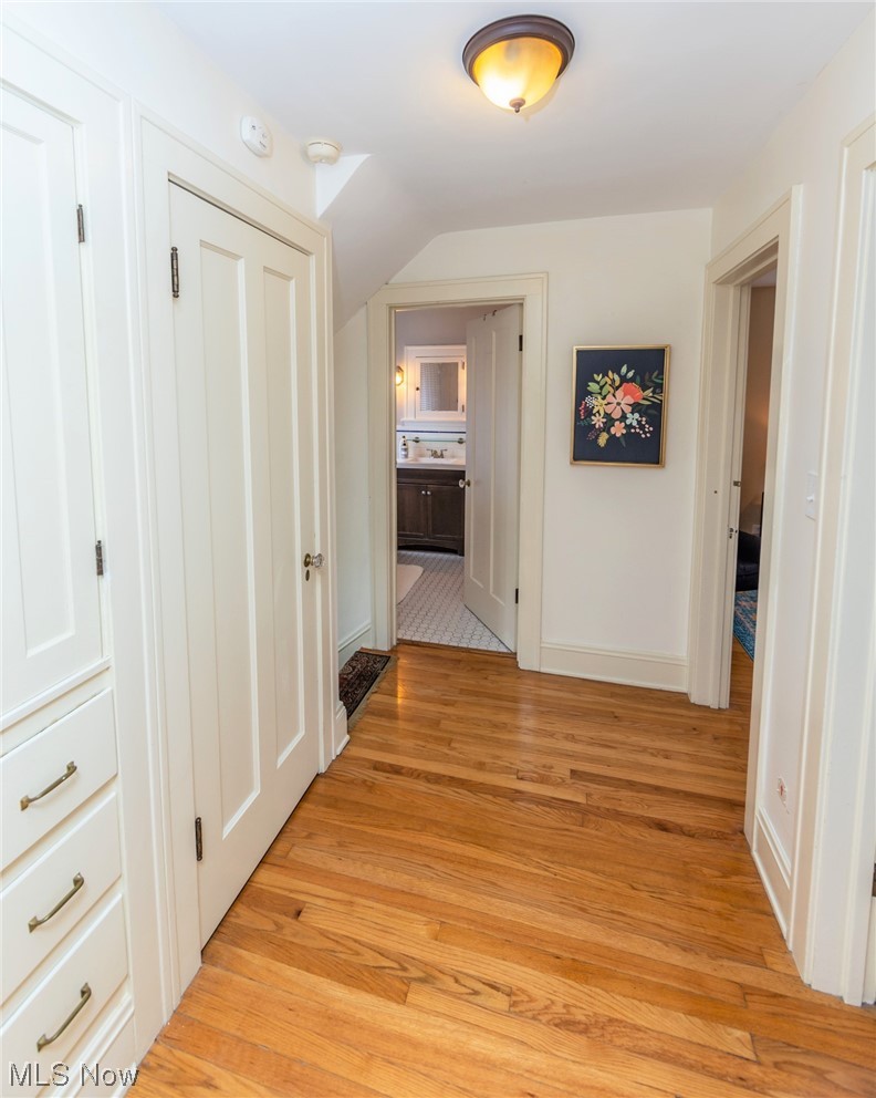 2556 Eaton Road Cleveland, OH 44118 - Photo 19 of 35