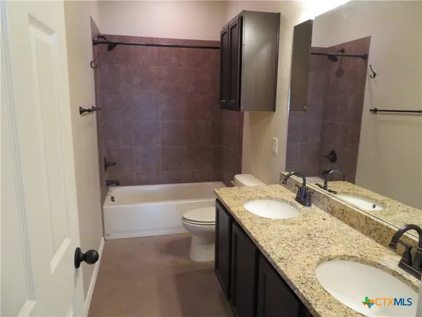 $1,525 | 734 Saengerhalle Road, New Braunfels, TX 78130