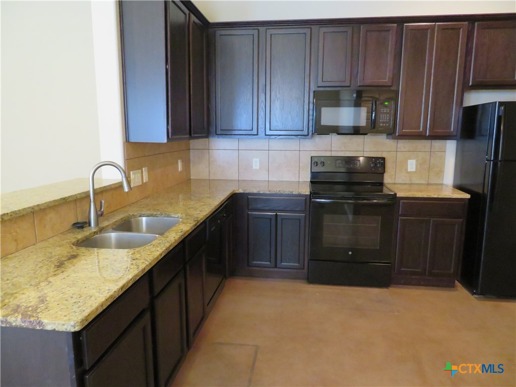 734 Saengerhalle Road New Braunfels, TX 78130 - Photo 3 of 12