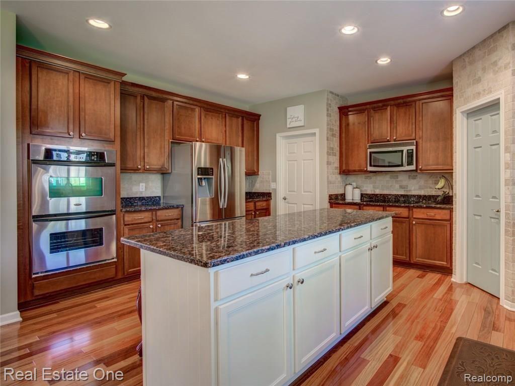 3428 Talbert Circle Rochester Hills, MI 48307 - Photo 23 of 47