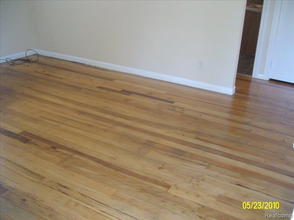 15368 Stephens Road Eastpointe, MI 48021 - Photo 5 of 14 15368 Stephens 020