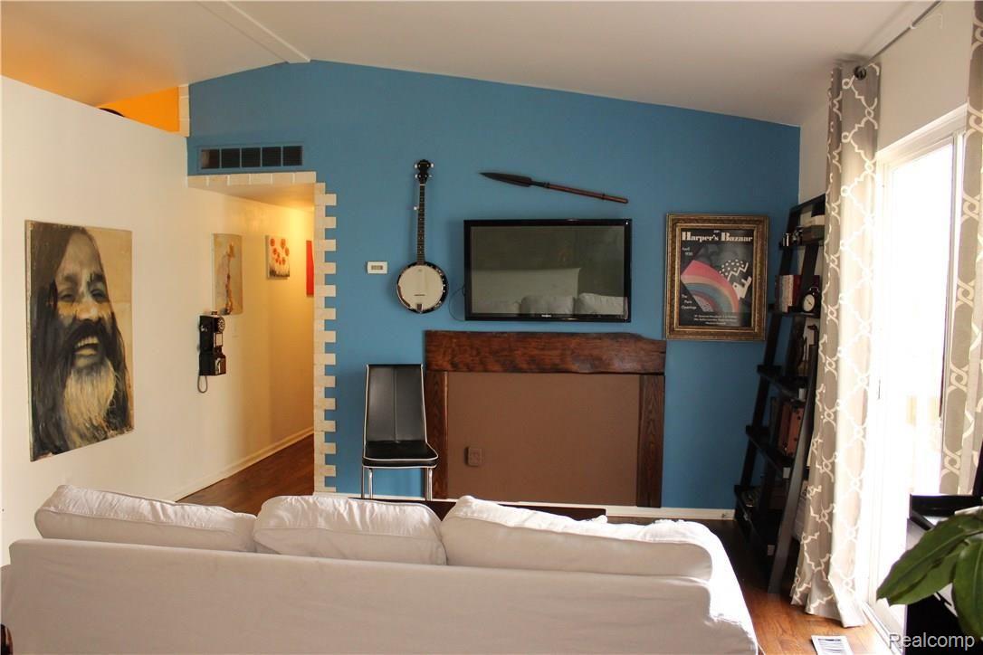 351 Crooks Rd_06.JPG