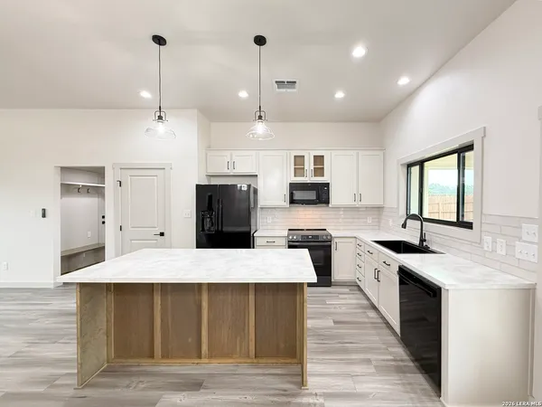 $389,900 | 1206 Devine Drive, Devine, TX 78016