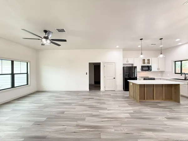 $389,900 | 1206 Devine Drive, Devine, TX 78016