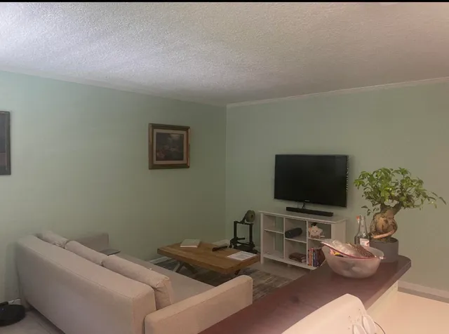 $1,700 | 205 Northeast 3rd Street, Unit 208, Boynton Beach, FL 33435