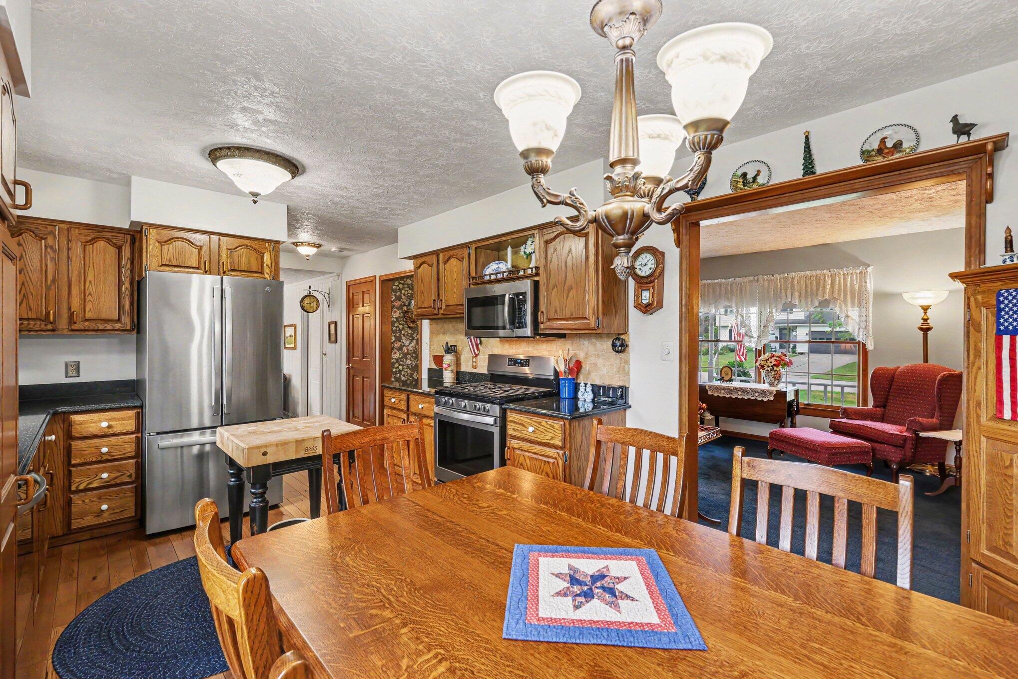 3775 Northmeadow Road Jackson, MI 49201 - Photo 30 of 35 Kitchen/Dining