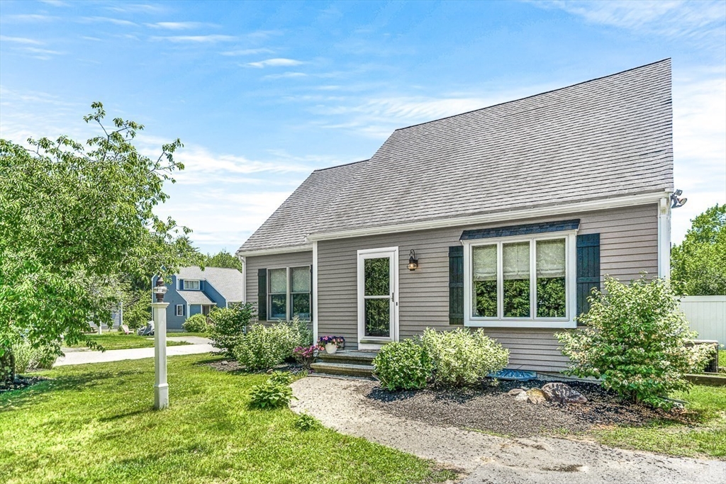 27 A Andrews Farm Road Boxford, MA 01921 - Photo 2 of 37 a front view of a house with garden