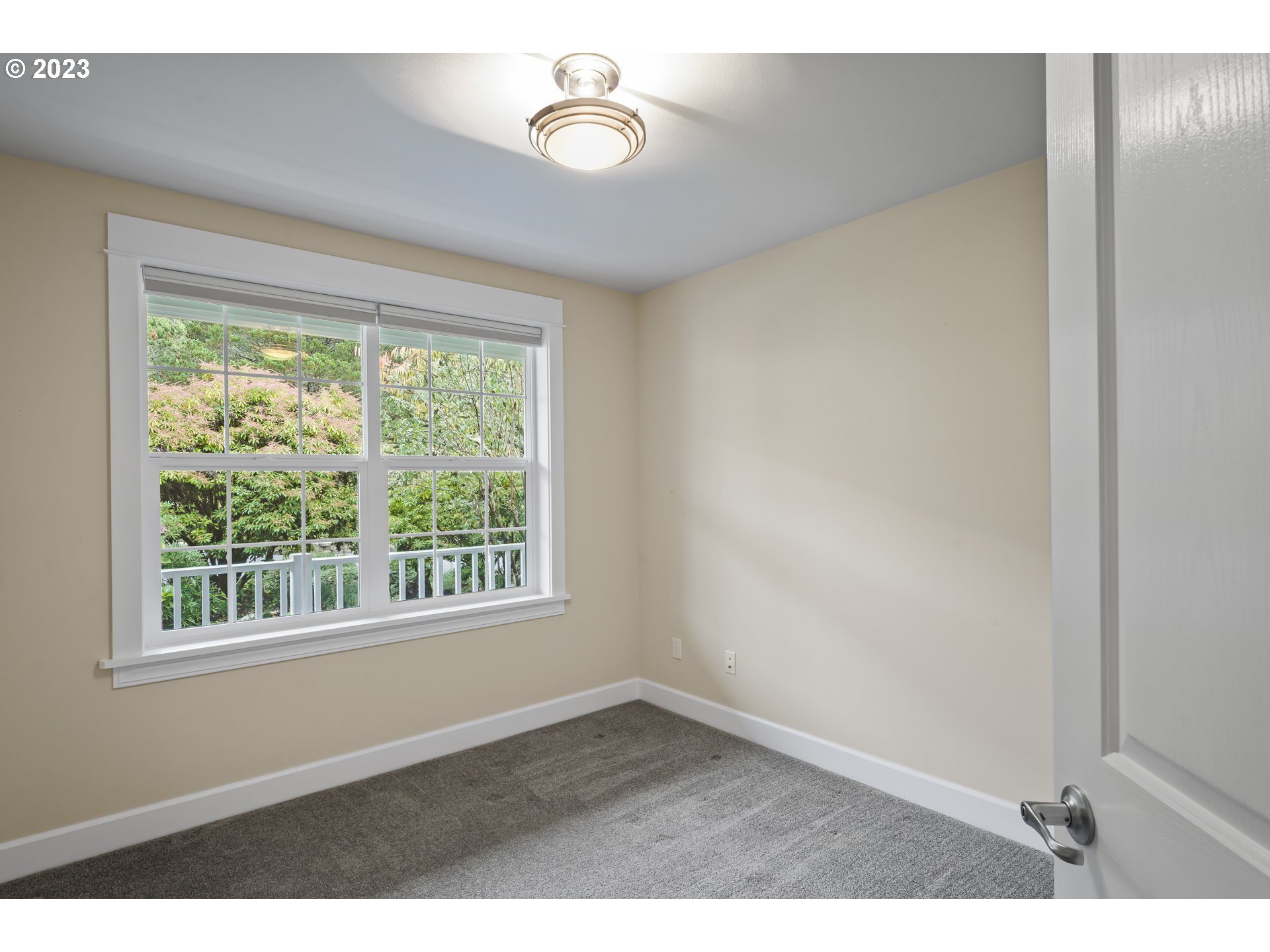 4 Waterford Downs Florence, OR 97439 - Photo 25 of 41 an empty room with wooden floor and windows