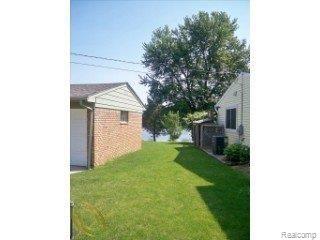 3161 Ripple Way White Lake, MI 48383 - Photo 16 of 19 Side
