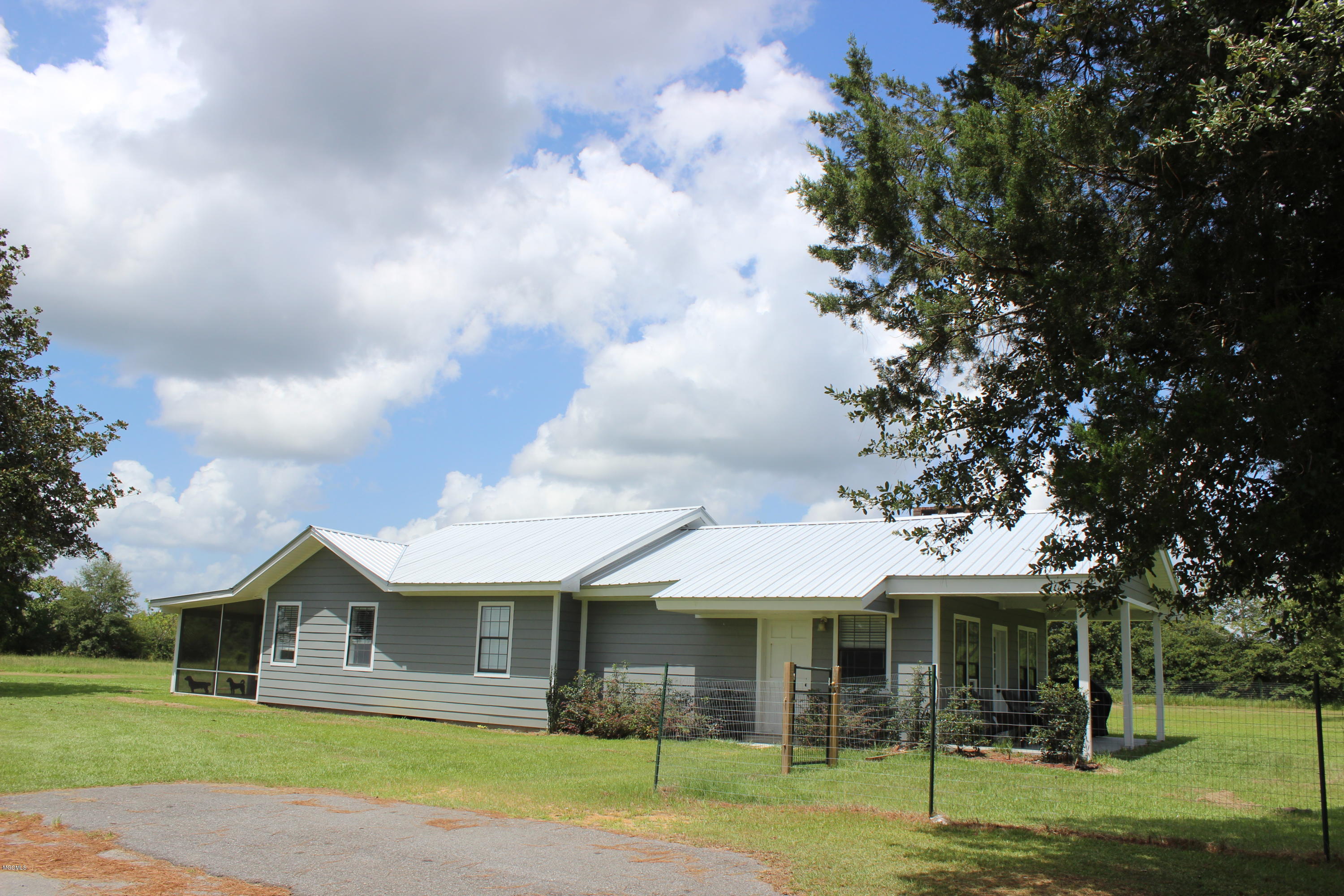 2105 V E Howell Road Lucedale, MS 39452 - Photo 37 of 54 IMG_2125