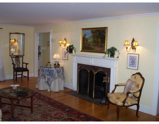 37 Tennyson Road Wellesley, MA 02481 - Photo 3 of 4