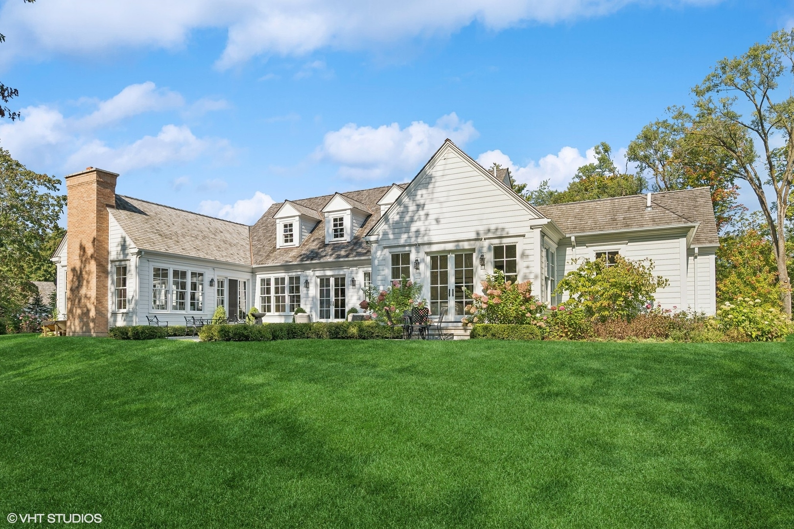 Undisclosed Address Lake Bluff, IL 60044 - Photo 33 of 51 a front view of a house with a garden