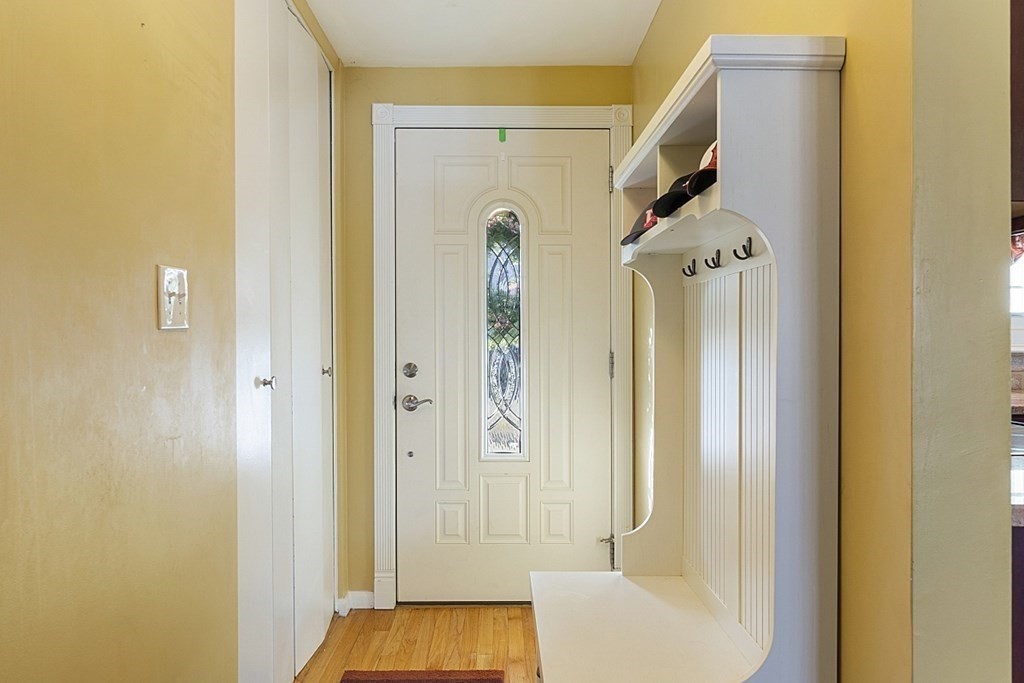 24 Truman Road Peabody, MA 01960 - Photo 3 of 33 Gallery Image 3