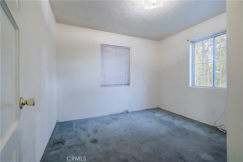 10180 Eddystone Street Riverside, CA 92503 - Photo 12 of 34 an empty room with windows