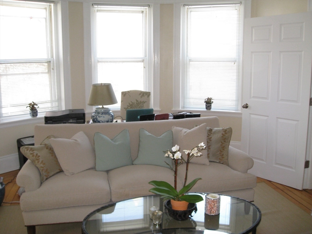 12 Kilsyth Road, Unit 3 Brookline, MA 02445 - Photo 4 of 10