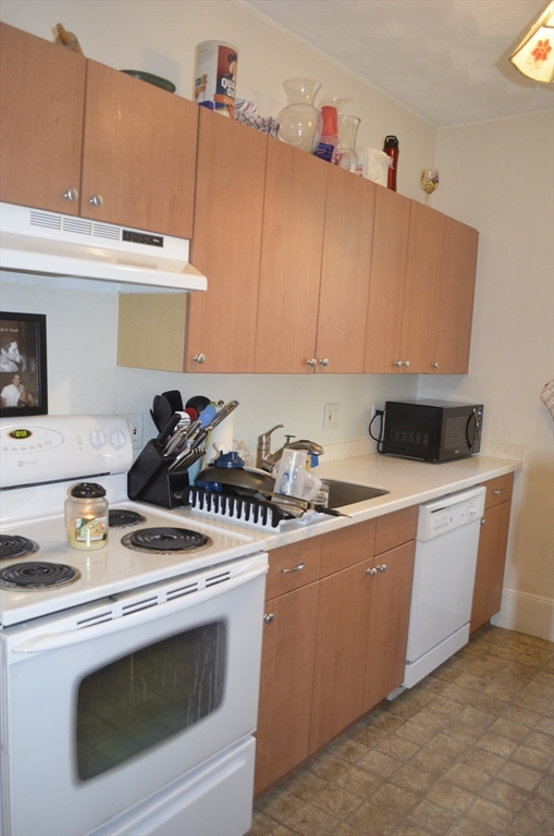 12 Kilsyth Road, Unit 3 Brookline, MA 02445 - Photo 5 of 10