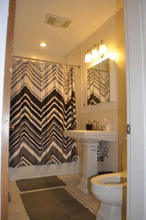 12 Kilsyth Road, Unit 3 Brookline, MA 02445 - Photo 8 of 10