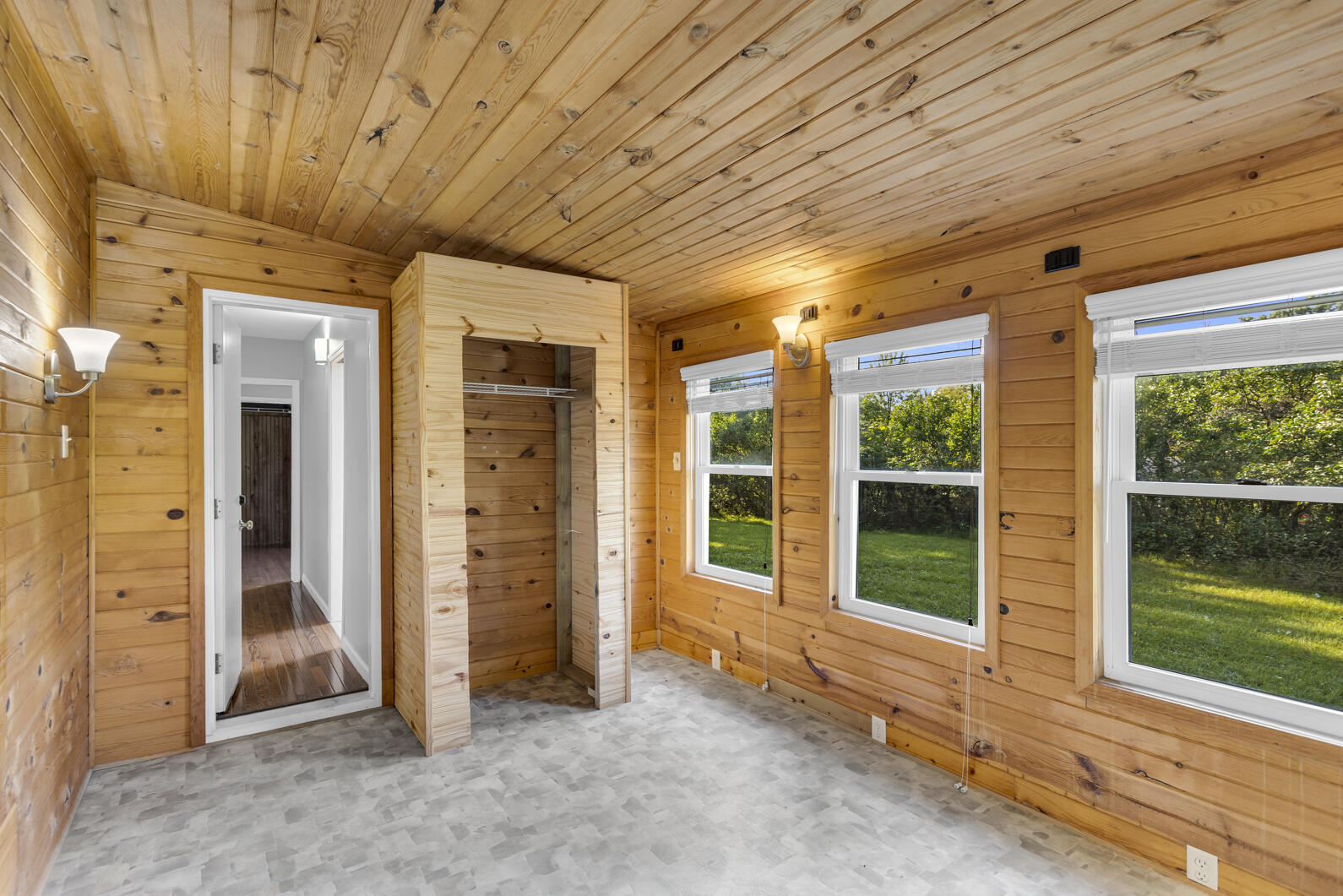 5012 Oakpoint Road Jackson, MI 49201 - Photo 27 of 36 0N0A2376