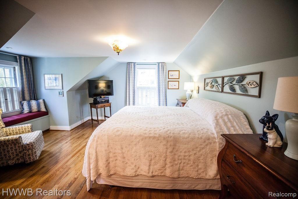 5650 Middlebelt Road West Bloomfield, MI 48322 - Photo 21 of 40 20-Master Bedroom.jpg