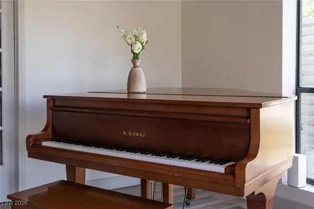 $8,000 | 2940 Rosanna Street, Las Vegas, NV 89117