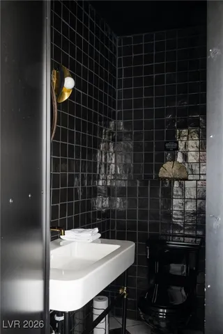 $8,000 | 2940 Rosanna Street, Las Vegas, NV 89117