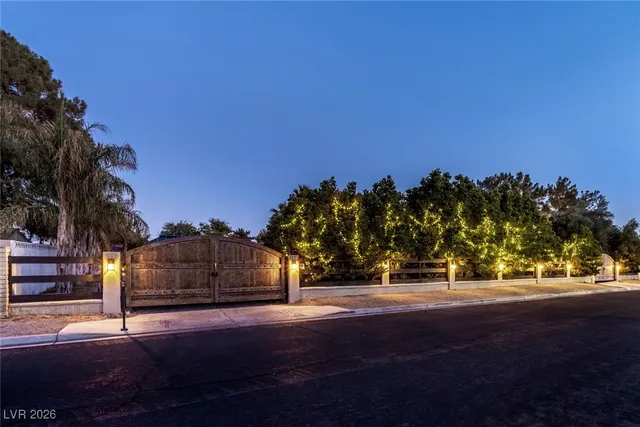 $8,000 | 2940 Rosanna Street, Las Vegas, NV 89117