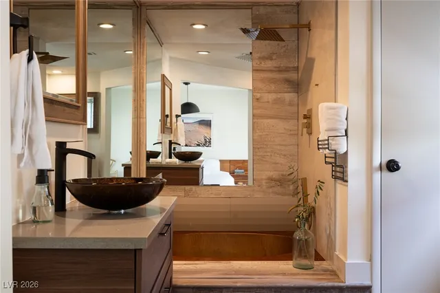 $8,000 | 2940 Rosanna Street, Las Vegas, NV 89117