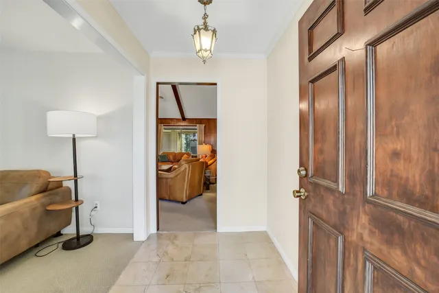 a view of a livingroom with furniture and a ceiling fan
