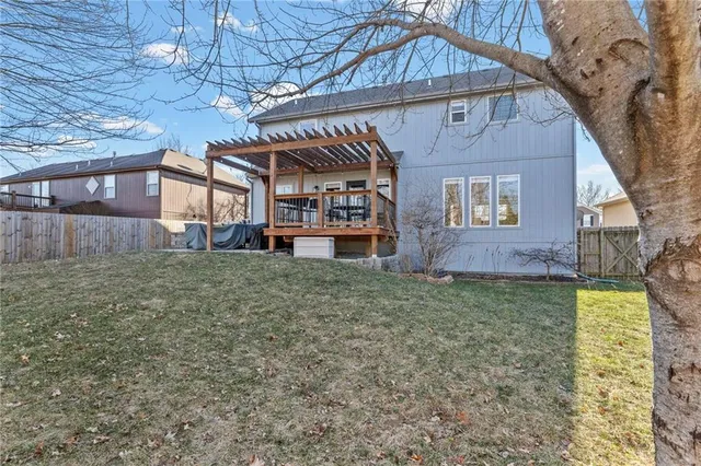 $385,000 | 517 Northeast Hans Drive, Blue Springs, MO 64014