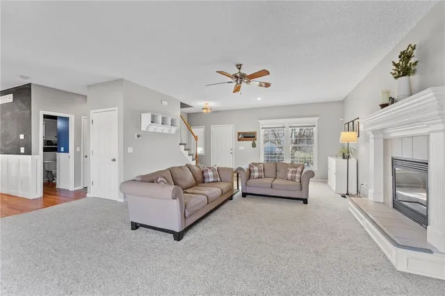 $385,000 | 517 Northeast Hans Drive, Blue Springs, MO 64014