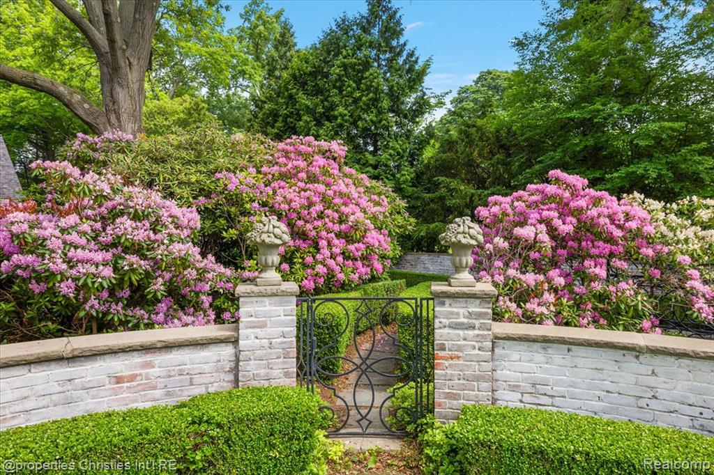 237 Lake Shore Road Grosse Pointe Farms, MI 48236 - Photo 4 of 98 Gallery Image 4