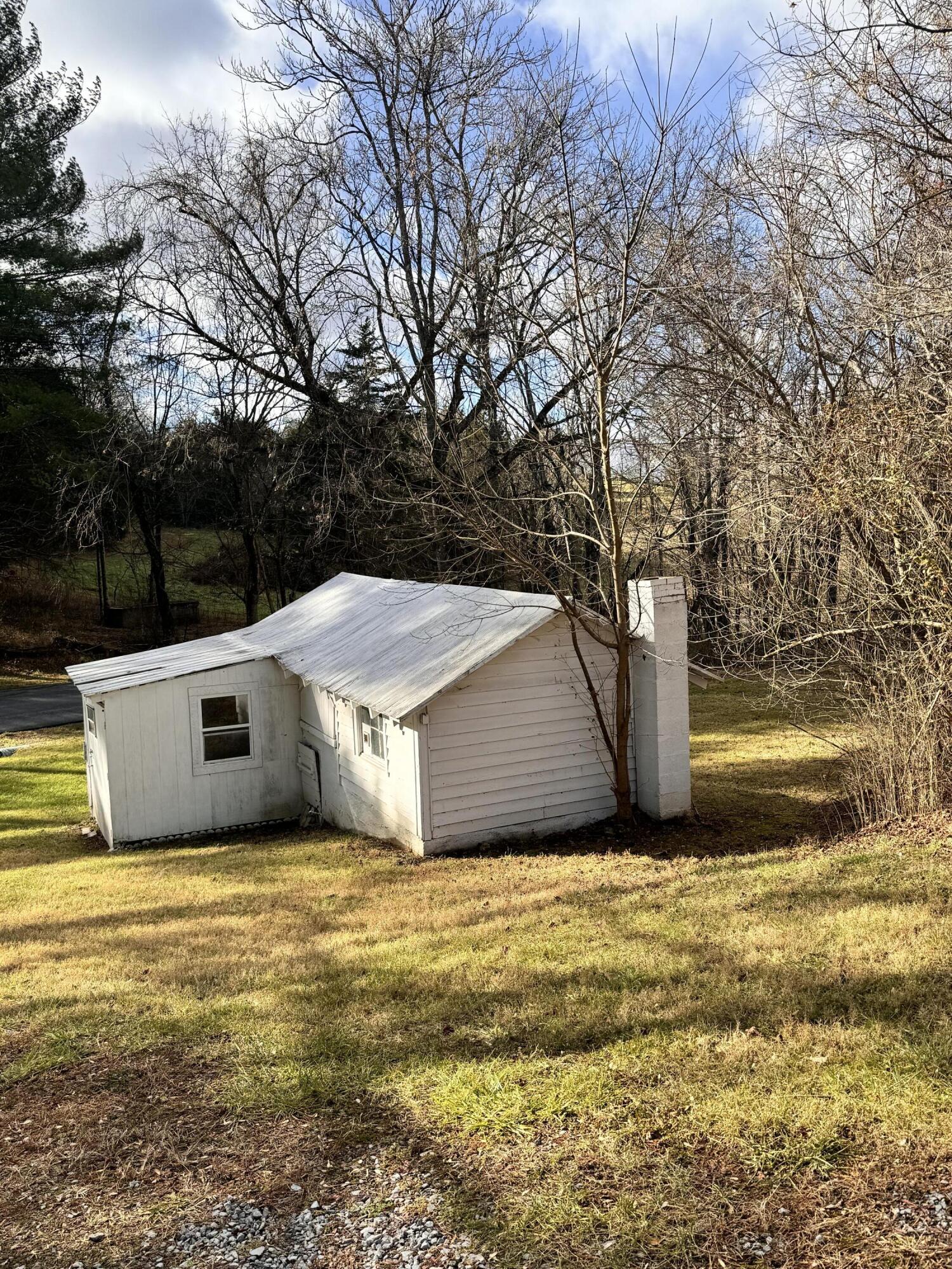 2419 Timber Ridge Buchanan, VA 24066 - Photo 3 of 21 IMG_1369