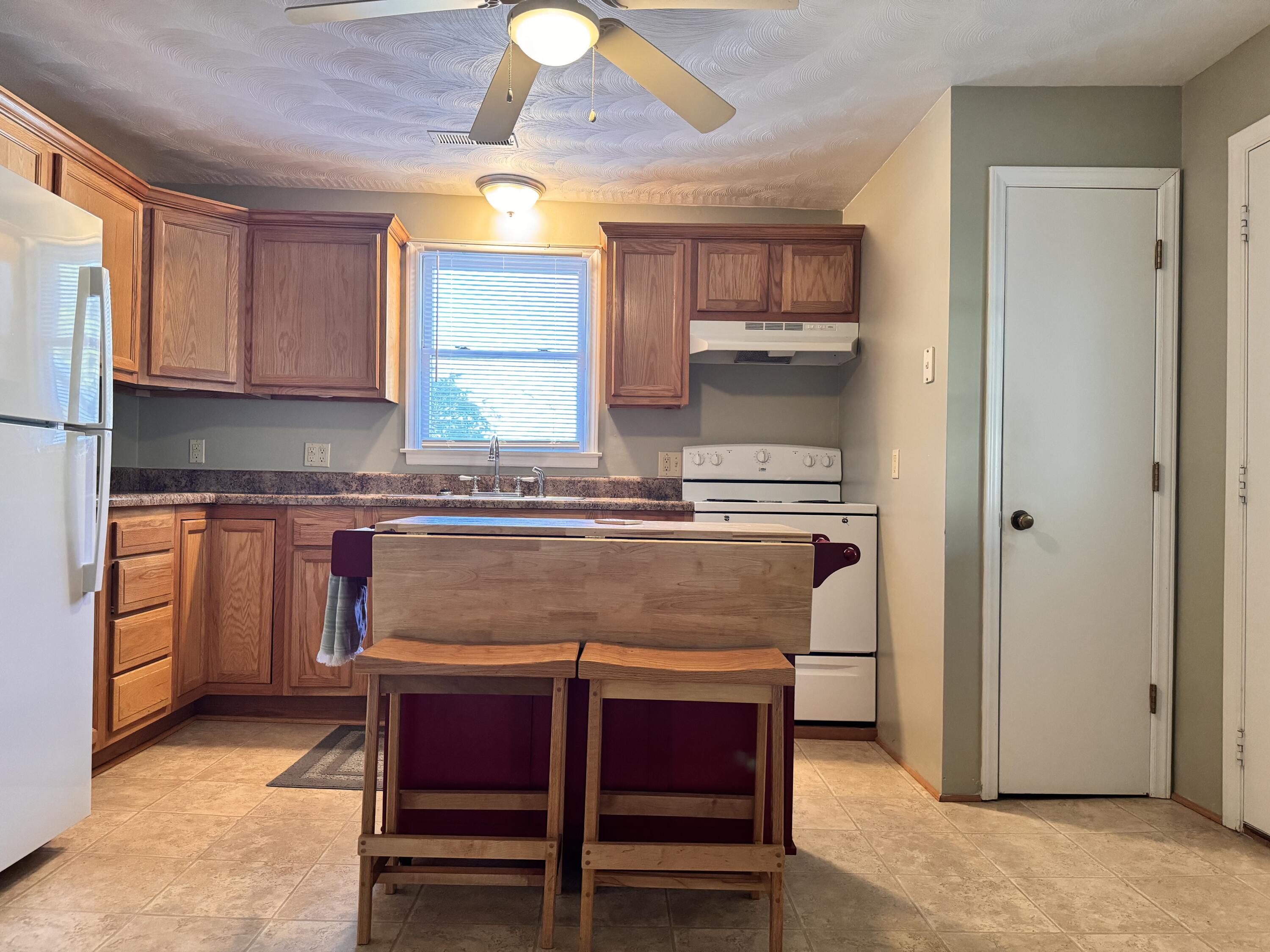 2419 Timber Ridge Buchanan, VA 24066 - Photo 8 of 21 IMG_1388
