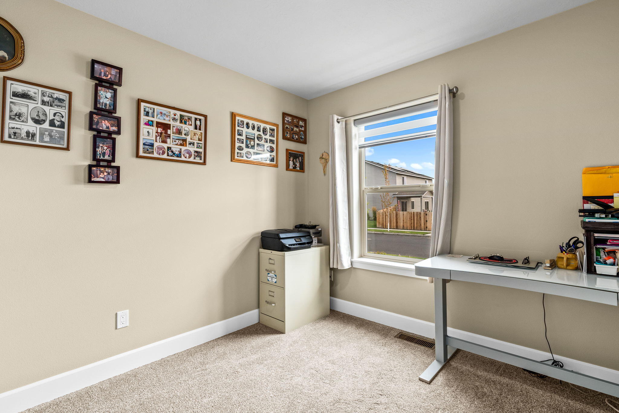 2546 Southwest Newberry Loop Redmond, OR 97756 - Photo 20 of 35 Guest Room currently serves as the home office.