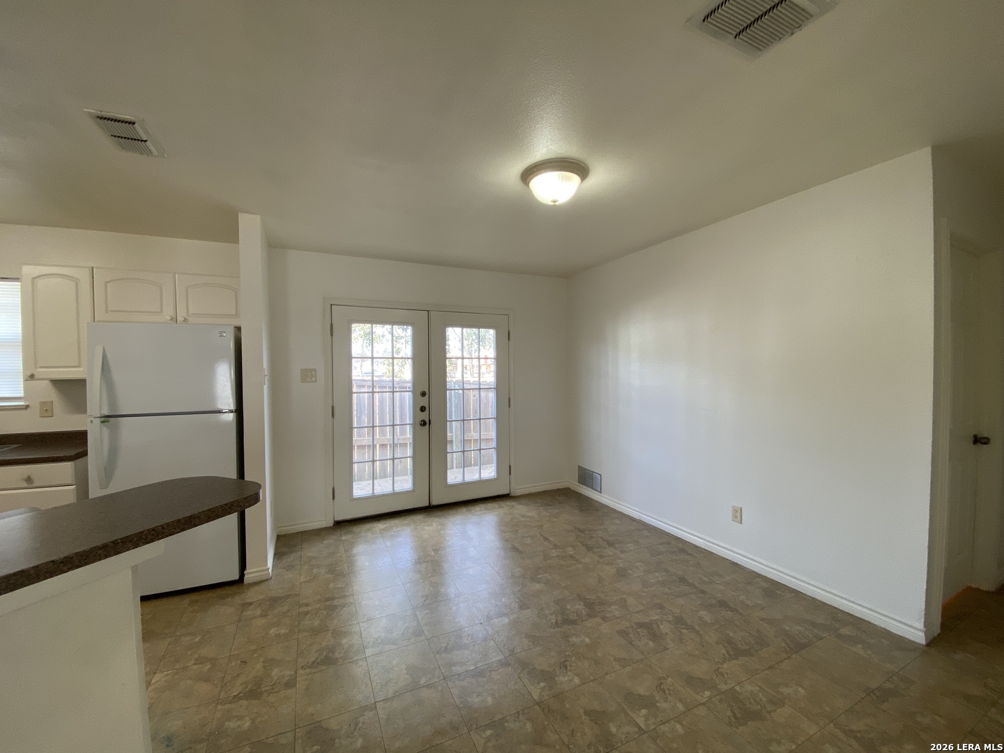 119 South Smith Street, Unit B Pleasanton, TX 78064 - Photo 2 of 10