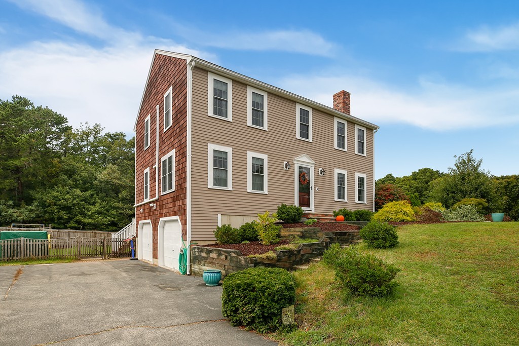 20 Chamber Rock Road Bourne, MA 02532 - Photo 2 of 30 a front view of a house with garden